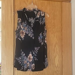 Sleeveless shell top